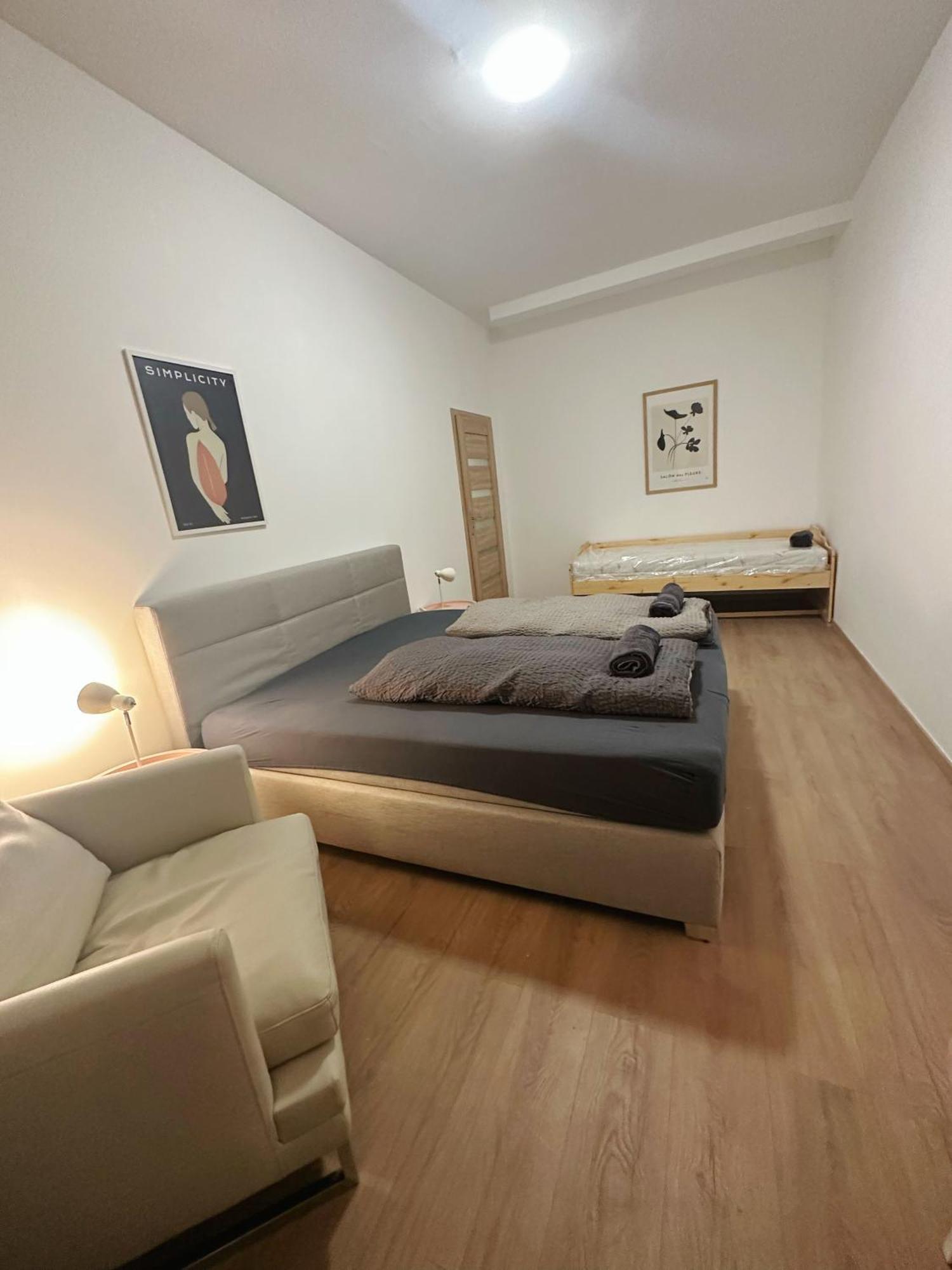 Apartamento 2Schlafenzimmer 5Betten Montuerwhonung Düsseldorf Exterior foto